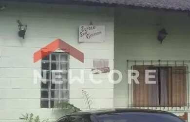 Imagem: A casa possui 3 Dormitórios, 2 Banheiros, 5 Vagas na garagem
