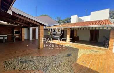 Imagem: A casa possui 1 Dormitório, 1 Banheiro, 5 Vagas na garagem