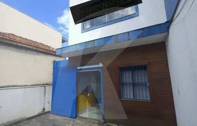 Imagem: O depósito possui 2 Vagas na garagem e 130m² de Área e está