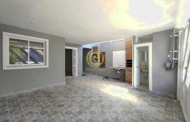 Imagem: A casa possui 4 Dormitórios, 3 Banheiros, 2 Vagas na garagem