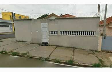 Imagem: A casa possui 3 Dormitórios, 1 Banheiro e 138m² de Área e