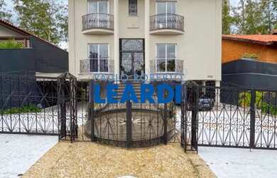 Imagem: A casa em condomínio possui 4 Dormitórios, 5 Banheiros, 4