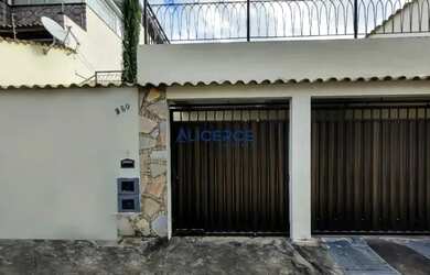 Imagem: A casa possui 3 Dormitórios, 1 Banheiro, 3 Vagas na garagem