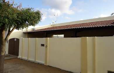 Imagem: A casa possui 3 Dormitórios, 3 Banheiros, 2 Vagas na garagem