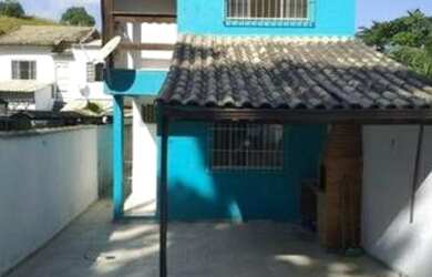 Imagem: A casa possui 2 Dormitórios, 1 Banheiro, 2 Vagas na garagem