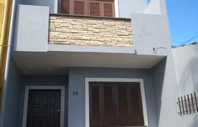 Imagem: A casa possui 2 Dormitórios, 1 Banheiro, 1 Vaga na garagem