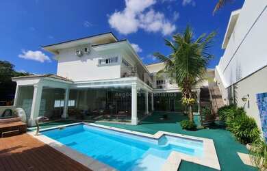 Imagem: A casa em condomínio possui 4 Dormitórios, 5 Banheiros, 4