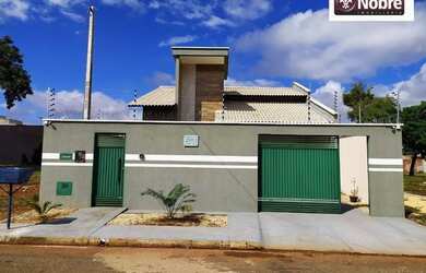 Imagem: A casa possui 3 Dormitórios, 1 Banheiro, 4 Vagas na garagem