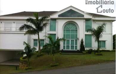 Imagem: A casa possui 5 Dormitórios, 3 Banheiros, 4 Vagas na garagem