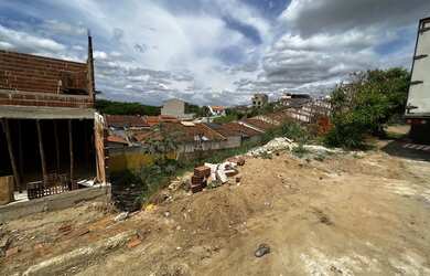 Imagem: O terreno possui 200m² de Área e está localizado em Centro