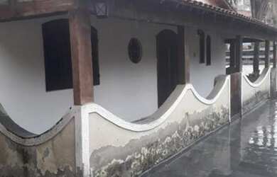 Imagem: A casa possui 2 Dormitórios, 1 Banheiro, 1 Vaga na garagem