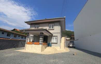 Imagem: A casa possui 1 Dormitório, 1 Banheiro, 230m² de Área e