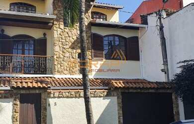 Imagem: A casa em condomínio possui 4 Dormitórios, 2 Banheiros, 1