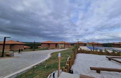 Imagem: A casa possui 3 Dormitórios, 3 Banheiros, 2 Vagas na garagem