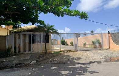 Imagem: A casa em condomínio possui 4 Dormitórios, 2 Banheiros, 2