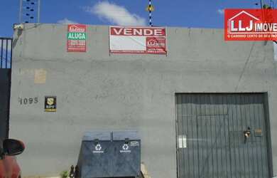 Imagem: O depósito possui 2 Vagas na garagem, 40m² de Área e está