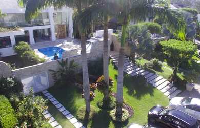 Imagem: A casa em condomínio à venda possui 5 Dormitórios, 5 Banheiros