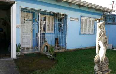 Imagem: A casa possui 3 Dormitórios, 2 Banheiros, 2 Vagas na garagem