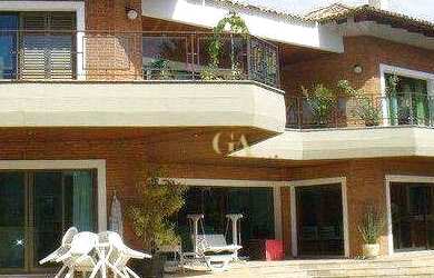 Imagem: A casa possui 5 Dormitórios, 5 Banheiros, 5 Vagas na garagem