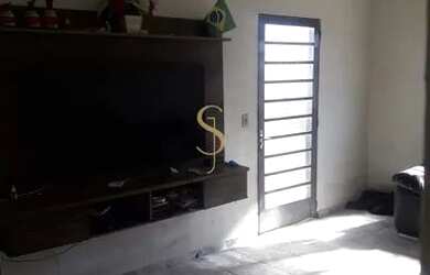 Imagem: A casa possui 2 Dormitórios, 1 Banheiro, 2 Vagas na garagem