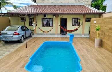 Imagem: A casa possui 3 Dormitórios, 2 Banheiros, 1 Vaga na garagem