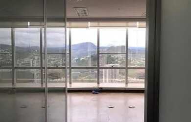 Imagem: O apartamento possui 5 Vagas na garagem, 314m² de Área e