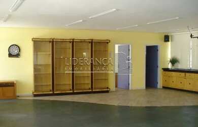 Imagem: A casa possui 4 Dormitórios, 4 Banheiros, 5 Vagas na garagem