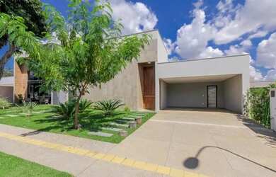 Imagem: A casa em condomínio possui 3 Dormitórios, 3 Banheiros, 4