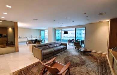 Imagem: O apartamento possui 4 Dormitórios, 5 Banheiros, 5 Vagas na