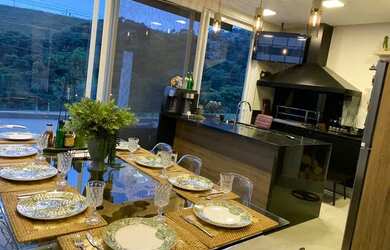 Imagem: A casa em condomínio possui 5 Dormitórios, 5 Banheiros, 4