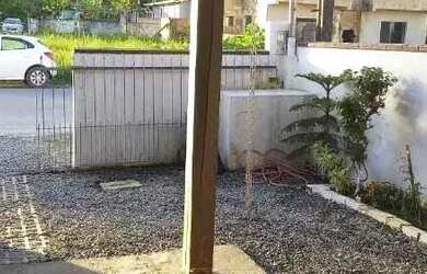 Imagem: A casa possui 3 Dormitórios, 2 Banheiros e está localizado