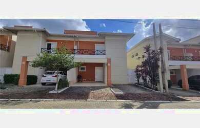 Imagem: A casa em condomínio possui 3 Dormitórios, 3 Banheiros, 2