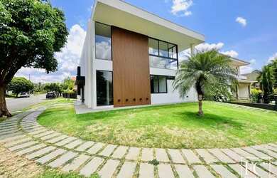 Imagem: A casa em condomínio à venda possui 4 Dormitórios, 5 Banheiros