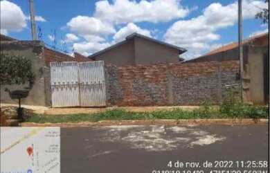 Imagem: A casa possui 2 Dormitórios, 1 Banheiro, 1 Vaga na garagem