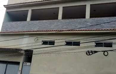 Imagem: A casa possui 3 Dormitórios, 2 Banheiros, 1 Vaga na garagem