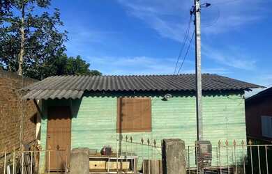 Imagem: A casa possui 2 Dormitórios, 1 Banheiro e está localizado