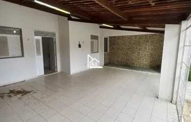 Imagem: A casa possui 3 Dormitórios, 2 Banheiros, 178m² de Área e