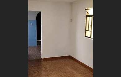 Imagem: A casa possui 3 Dormitórios, 1 Banheiro, 1 Vaga na garagem