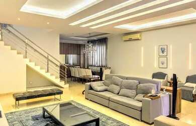 Imagem 6: Casa de condomínio para aluguel e venda tem 350 metros quadrados com...