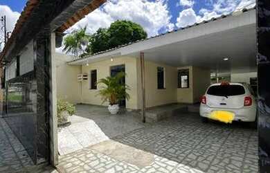 Imagem: A casa possui 2 Dormitórios, 1 Banheiro, 1 Vaga na garagem