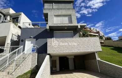 Imagem: A casa em condomínio possui 4 Dormitórios, 3 Banheiros, 4