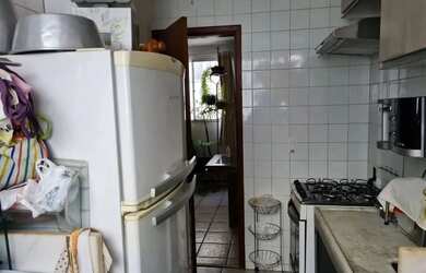 Imagem: O apartamento possui 3 Dormitórios, 1 Banheiro, 1 Vaga na garagem