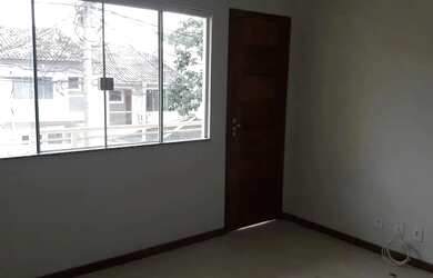 Imagem: A casa possui 4 Dormitórios, 2 Banheiros, 2 Vagas na garagem