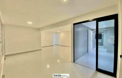 Imagem: O apartamento possui 4 Dormitórios, 5 Banheiros, 2 Vagas na