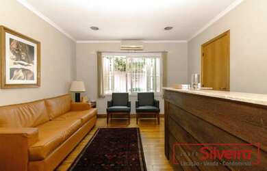 Imagem: A casa possui 3 Dormitórios, 5 Banheiros, 4 Vagas na garagem