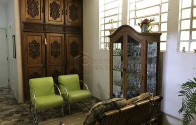 Imagem: A casa possui 3 Dormitórios, 3 Banheiros, 3 Vagas na garagem