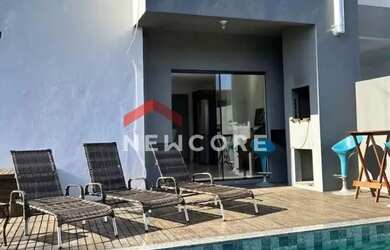 Imagem: A casa possui 3 Dormitórios, 4 Banheiros, 2 Vagas na garagem