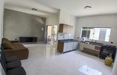 Imagem: A casa possui 2 Dormitórios, 1 Banheiro, 1 Vaga na garagem