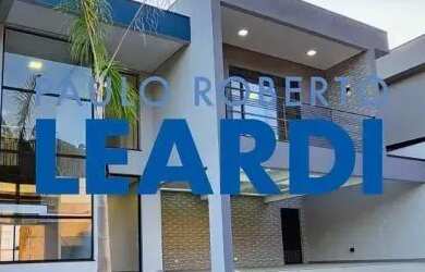 Imagem: A casa em condomínio possui 4 Dormitórios, 5 Banheiros, 4