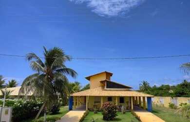 Imagem: A casa possui 3 Dormitórios, Acomodam 11 pessoas e 4 Vagas